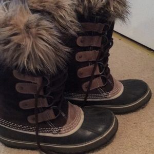 Sorel brown snow boots with fur